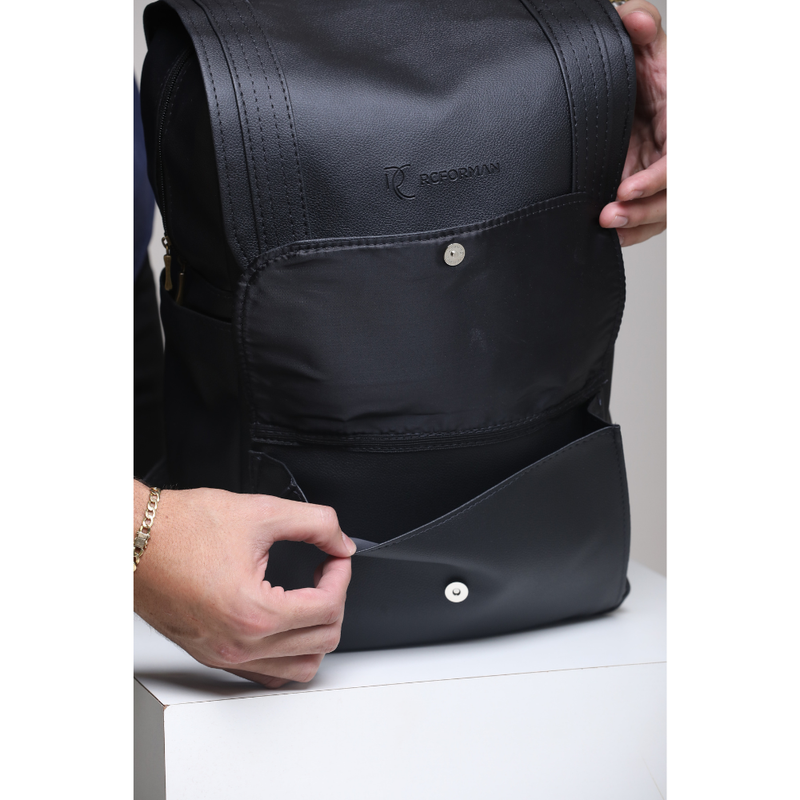 Mochila Masculina em Couro Sintético Preto e Marrom - Elegante e Funcional