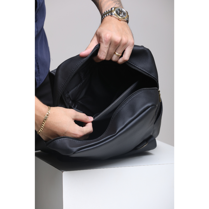 Mochila Masculina em Couro Sintético Preto e Marrom - Elegante e Funcional