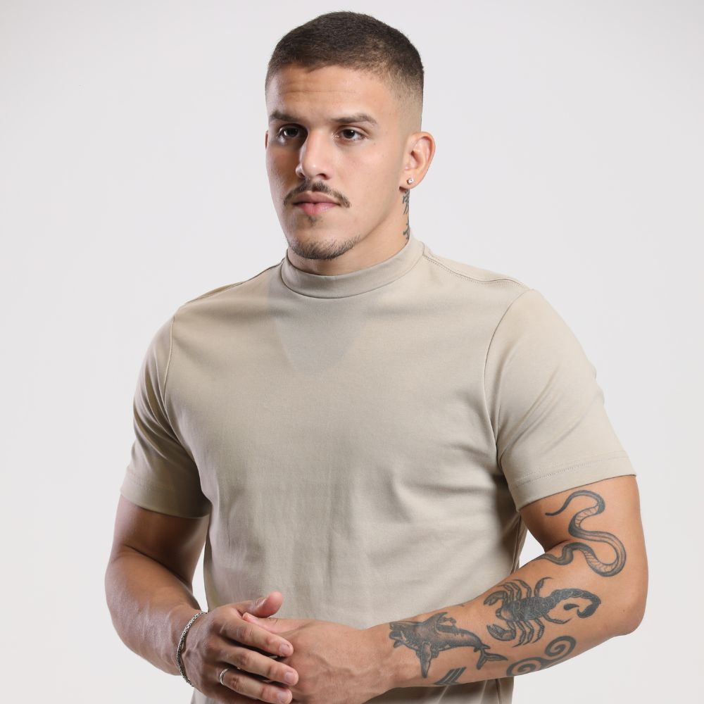 Camiseta Gola Média Masculina em Suedine - Estilo e Conforto