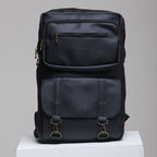 Mochila Chile Masculina em Couro Sintético Preto com Zíper Dourado - Elegante e Resistente