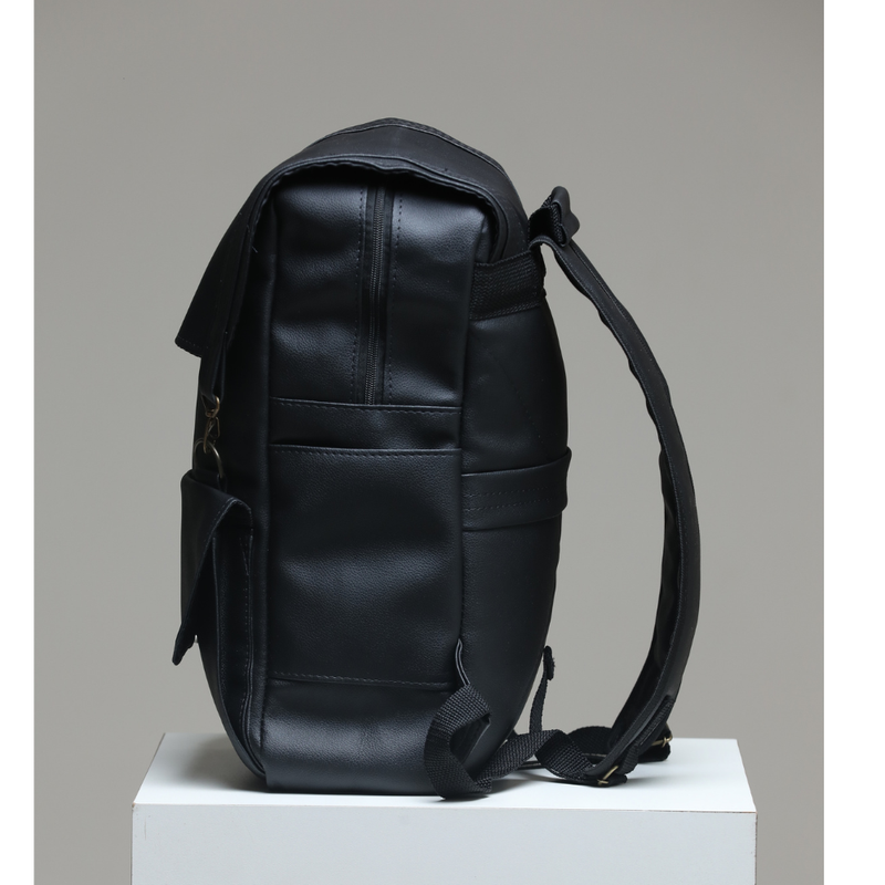 Mochila Masculina em Couro Sintético Preto e Marrom - Elegante e Funcional