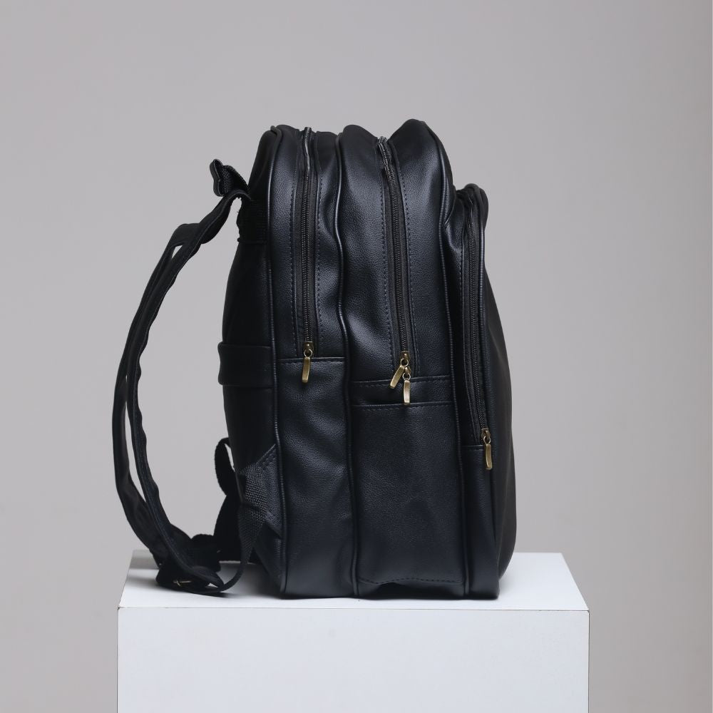 Mochila Masculina em Couro Sintético Preto - Elegante e Funcional