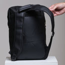 Mochila Chile Masculina em Couro Sintético Preto com Zíper Dourado - Elegante e Resistente