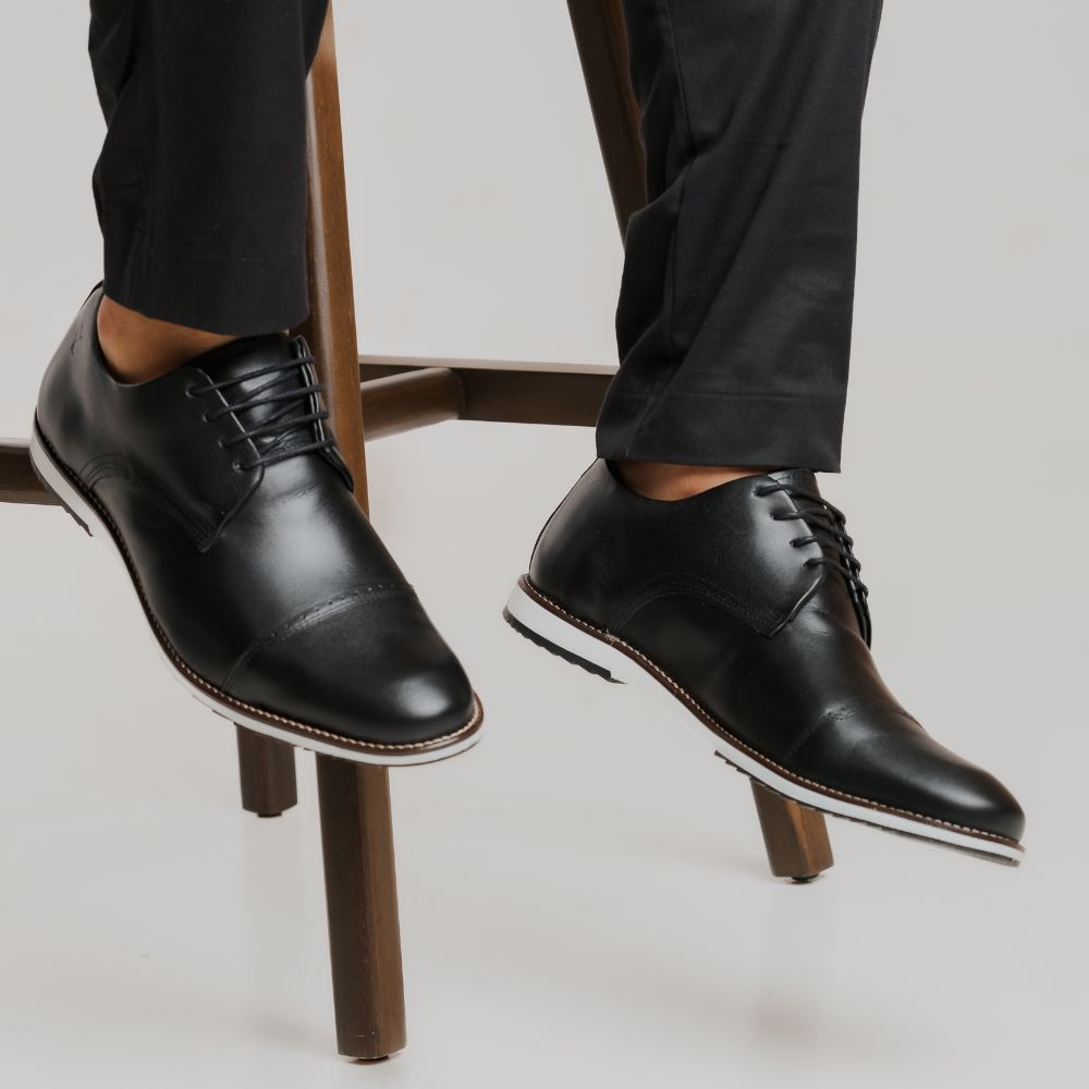 Sapato Social Masculino RC Preto – Estilo Clássico, Cadarço e Detalhe Brogue