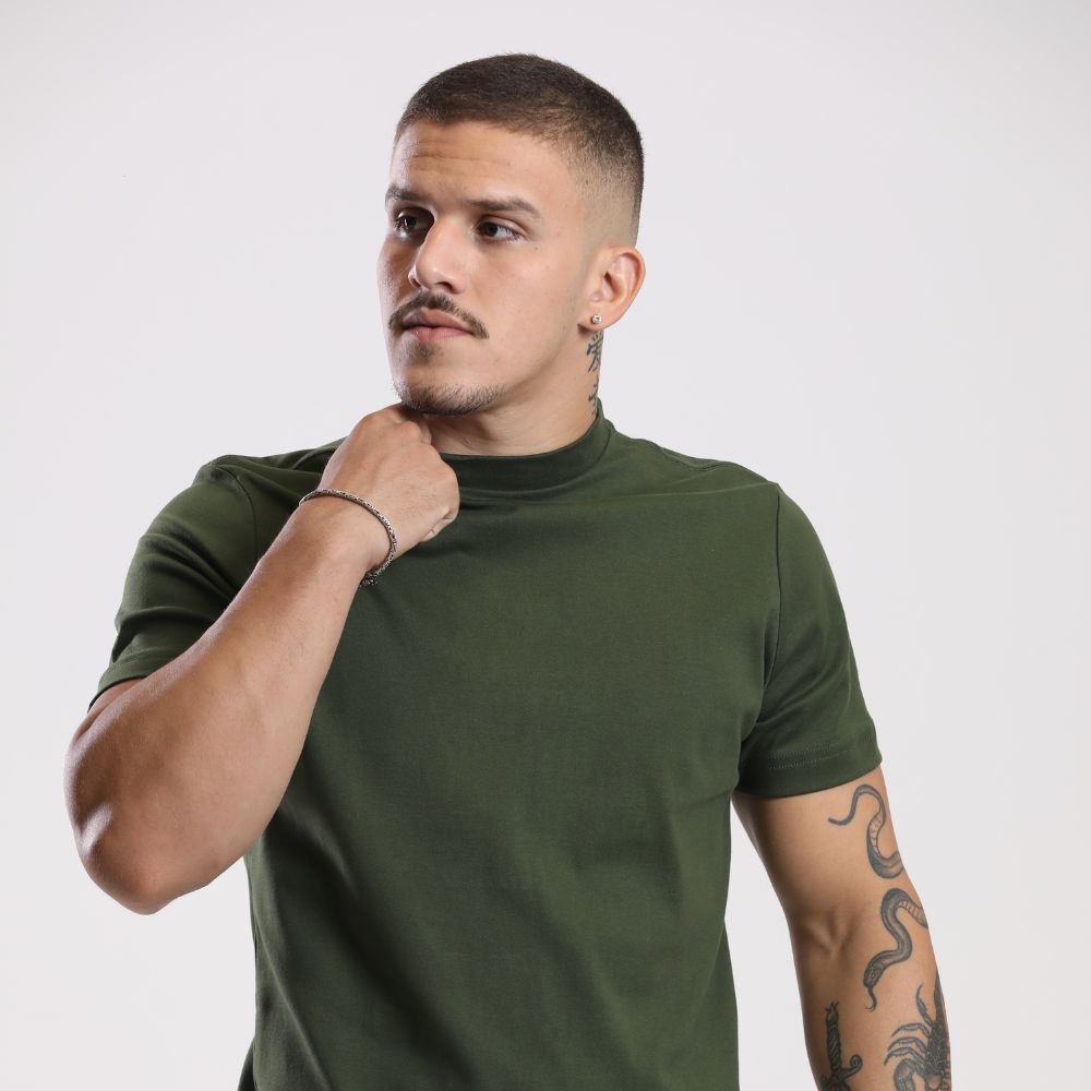 Camiseta Gola Média Masculina em Suedine - Estilo e Conforto