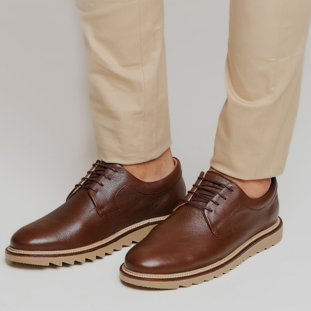 Sapato Derby Masculino RC Preto – Couro Sintético com Solado Tratorado Bege