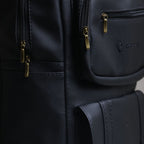 Mochila Chile Masculina em Couro Sintético Preto com Zíper Dourado - Elegante e Resistente