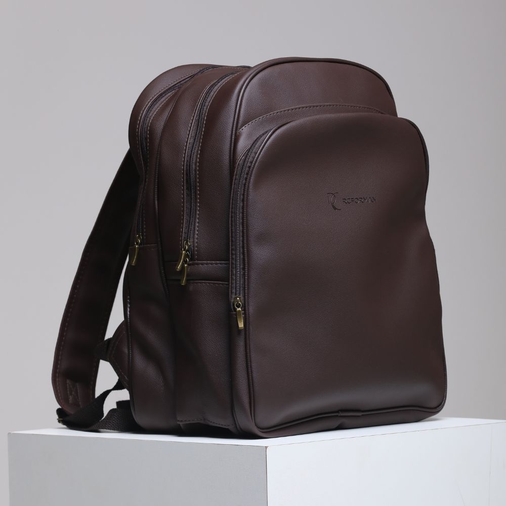 Mochila Masculina em Couro Sintético Preto - Elegante e Funcional