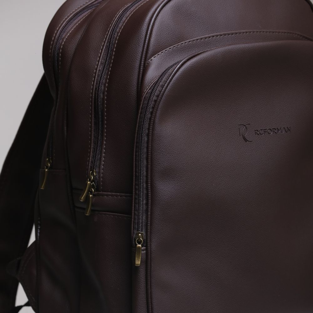 Mochila Masculina em Couro Sintético Preto - Elegante e Funcional