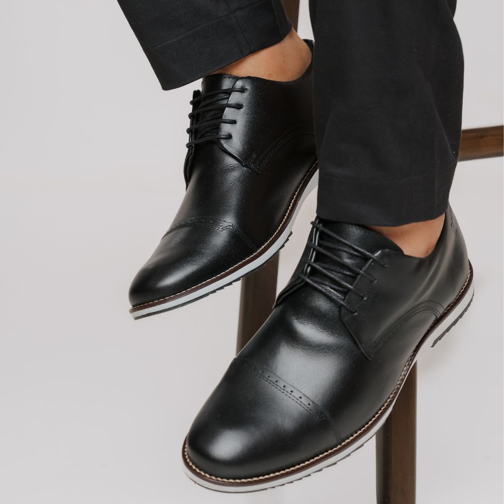 Sapato Social Masculino RC Preto – Estilo Clássico, Cadarço e Detalhe Brogue