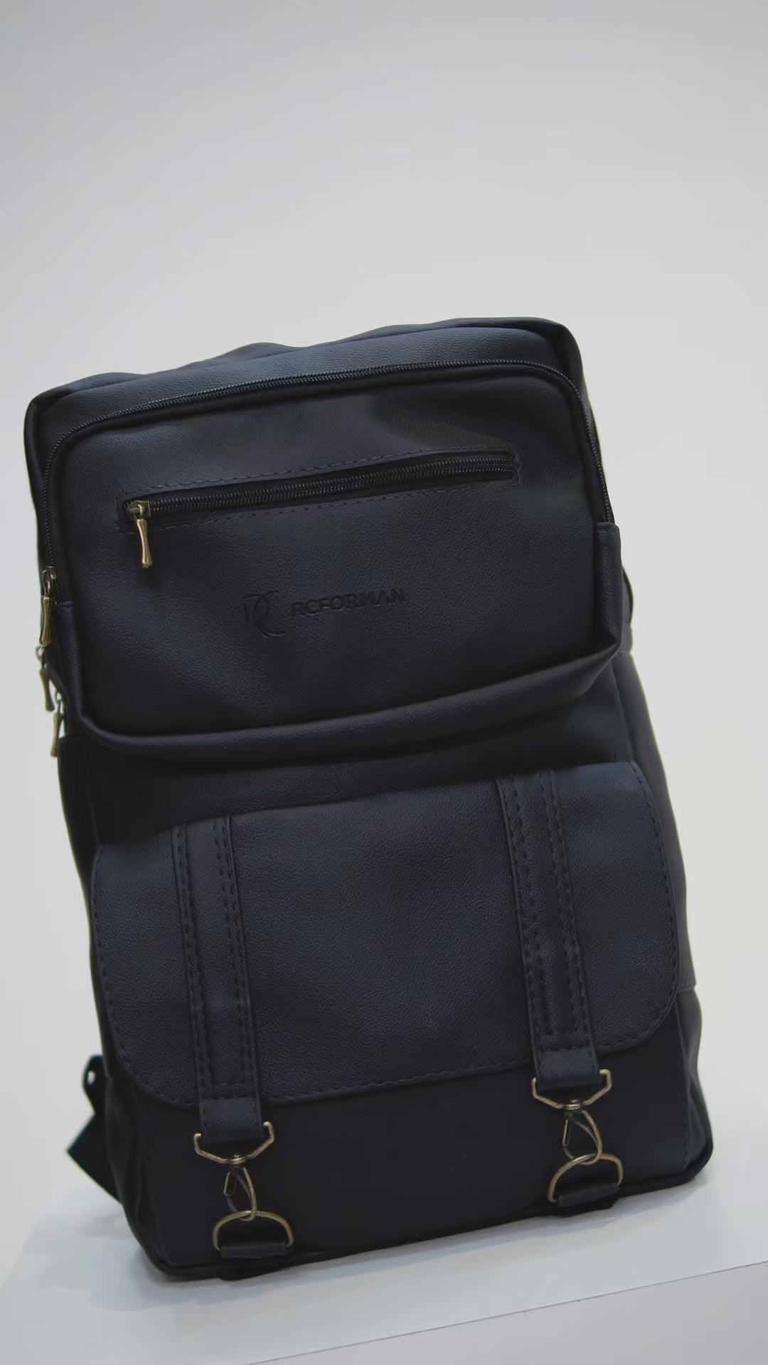 Mochila Chile Masculina em Couro Sintético Preto com Zíper Dourado - Elegante e Resistente